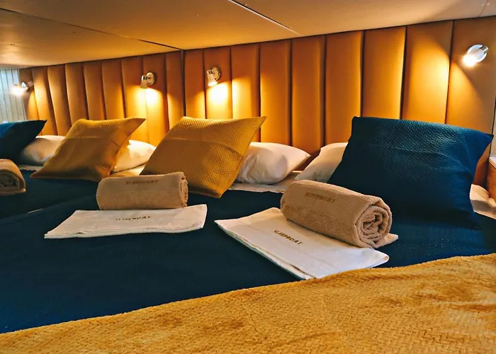 Sleepboat Luxlife Yatch