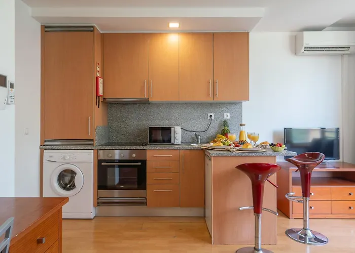 Host Wise - Bright Quiet Flats - Prime Location