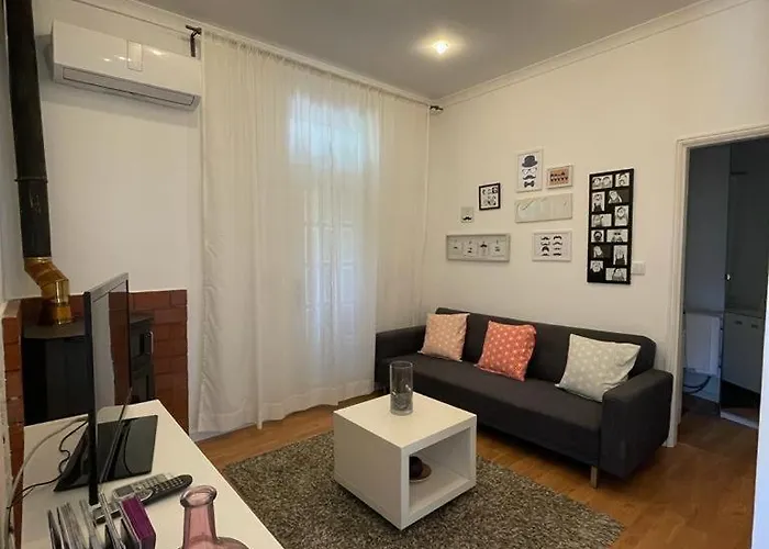 Burgaes II Apartment