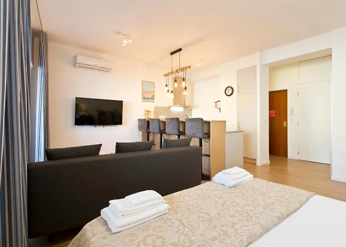 Casa Roberto - Studio Apartment, Lift, Ac, Car Parking - Extra