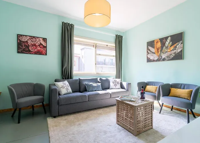 Host Wise - Colorful Bright Flat With Balcony