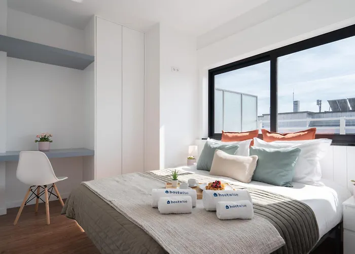 Host Wise - Sunny Bright Flat W Balcony