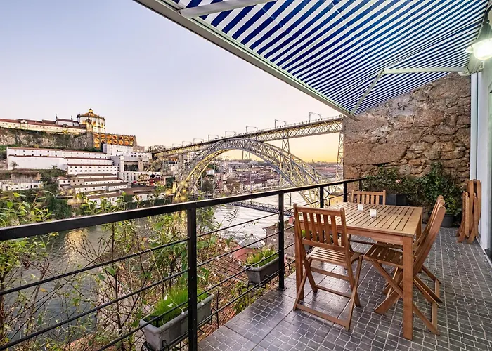 Panoramic River View Downtown With Terrace