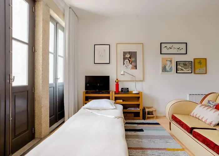 Sunny Priorado Vintage Studio With Balcony