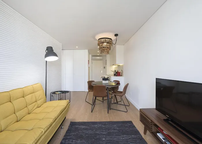 Downtown Bright Apartment With Balcony By Vacationy