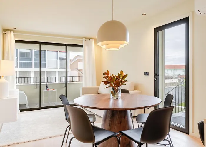 Hostwise - Stylish Flat With Terrace & Garage