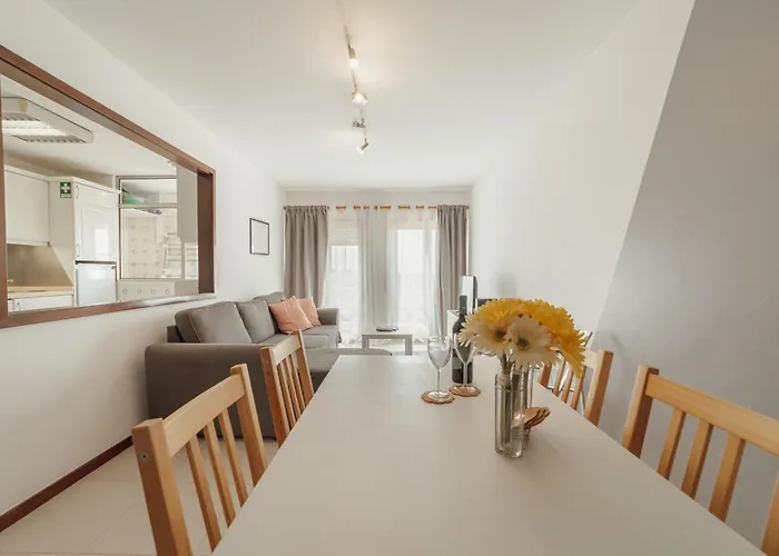 Espinho Modern 3 Bedroom Apartment By Vacationy