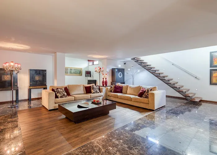 On Luxury House - Pool & Parking