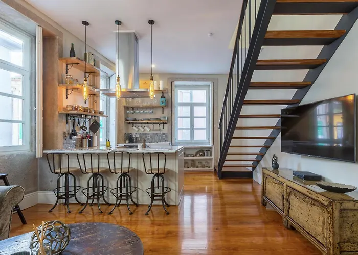 Stylish Downtown Porto Duplex 2Br Walk Everywhere!