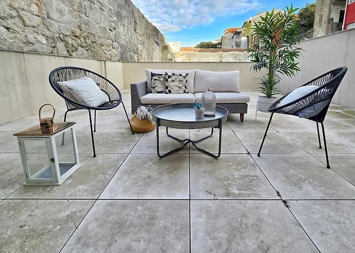 Central Apartment With Parking & Terrace