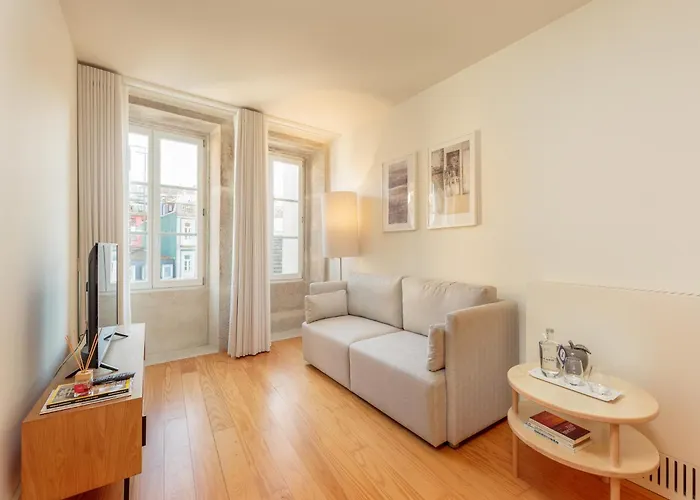 Apartment In Porto With Balcony