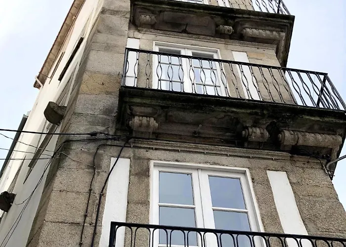 Light & Airy Historic Centre House With Balconies