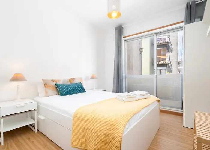 Renovated 3Br Apt Near City Hotspots With Great Value