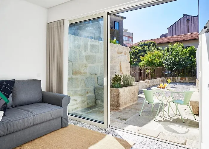 Pause Apartments