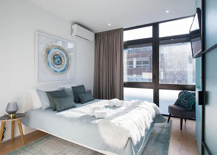 Lovelystay - Wohaza Apartment With Free Private Parking