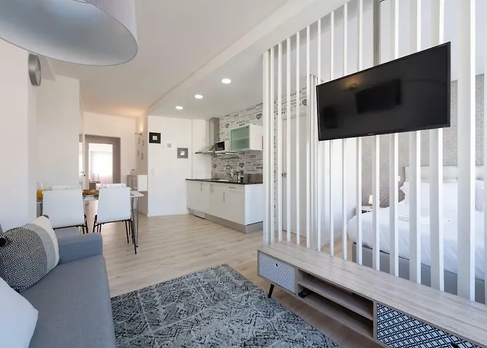 Lovelystay - Modern Flat In Alegria