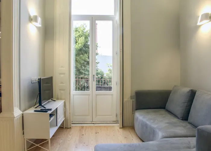 Classic Comfort At Porto Center