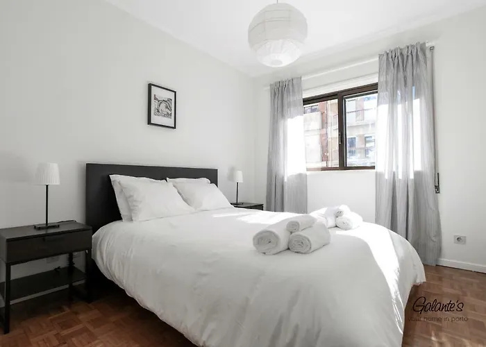 Downtown 2 Bedroom Peaceful Flat - Balcony & Private Parking