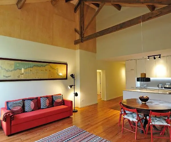 Feels Like Home Oporto Captain House