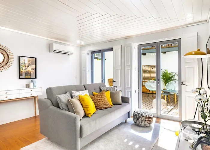 Artsy Retreat In The Heart Of Porto