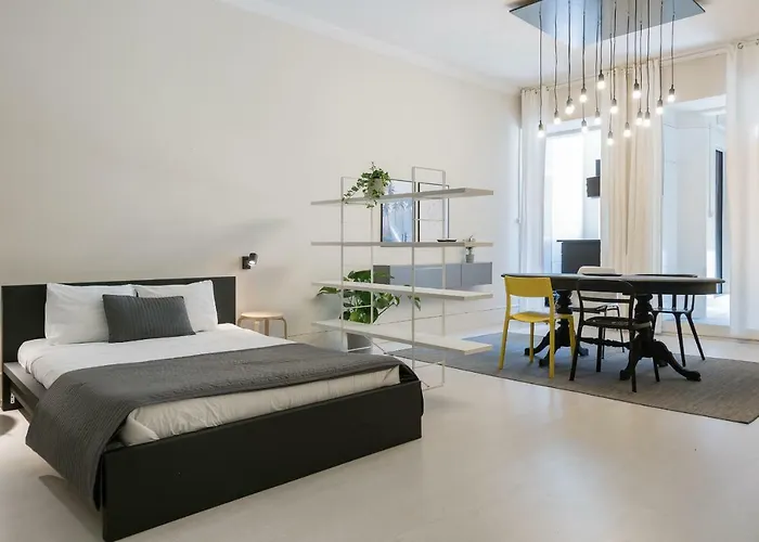 Baixa24 •P1L• Amplo Estudio Na Baixa Com Varanda