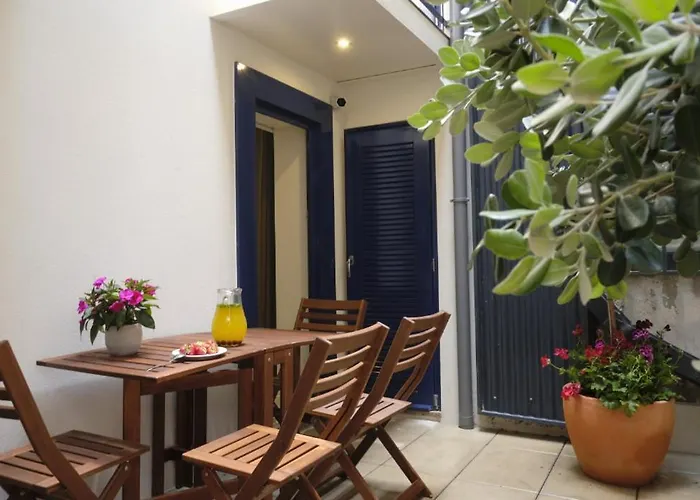 Oporto Wall Apartments