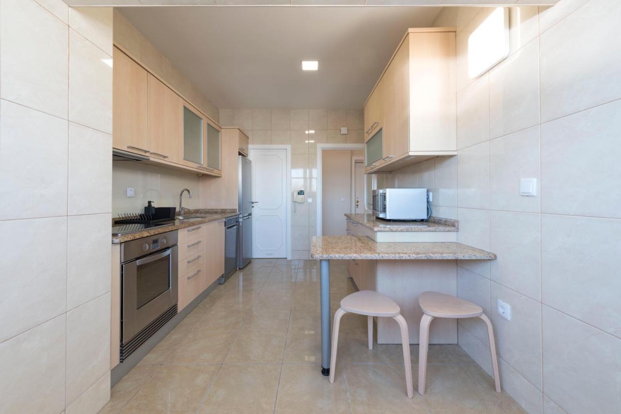 Lovelystay - Downtown Modern 2br Flat With Free Parking Porto
