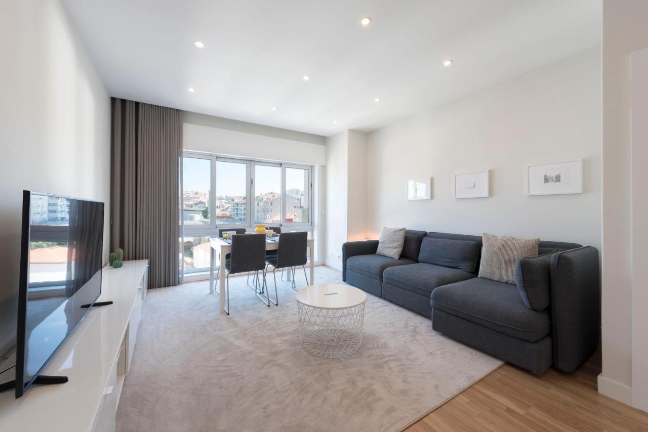 Lovelystay - Downtown Modern 2br Flat With Free Parking Porto