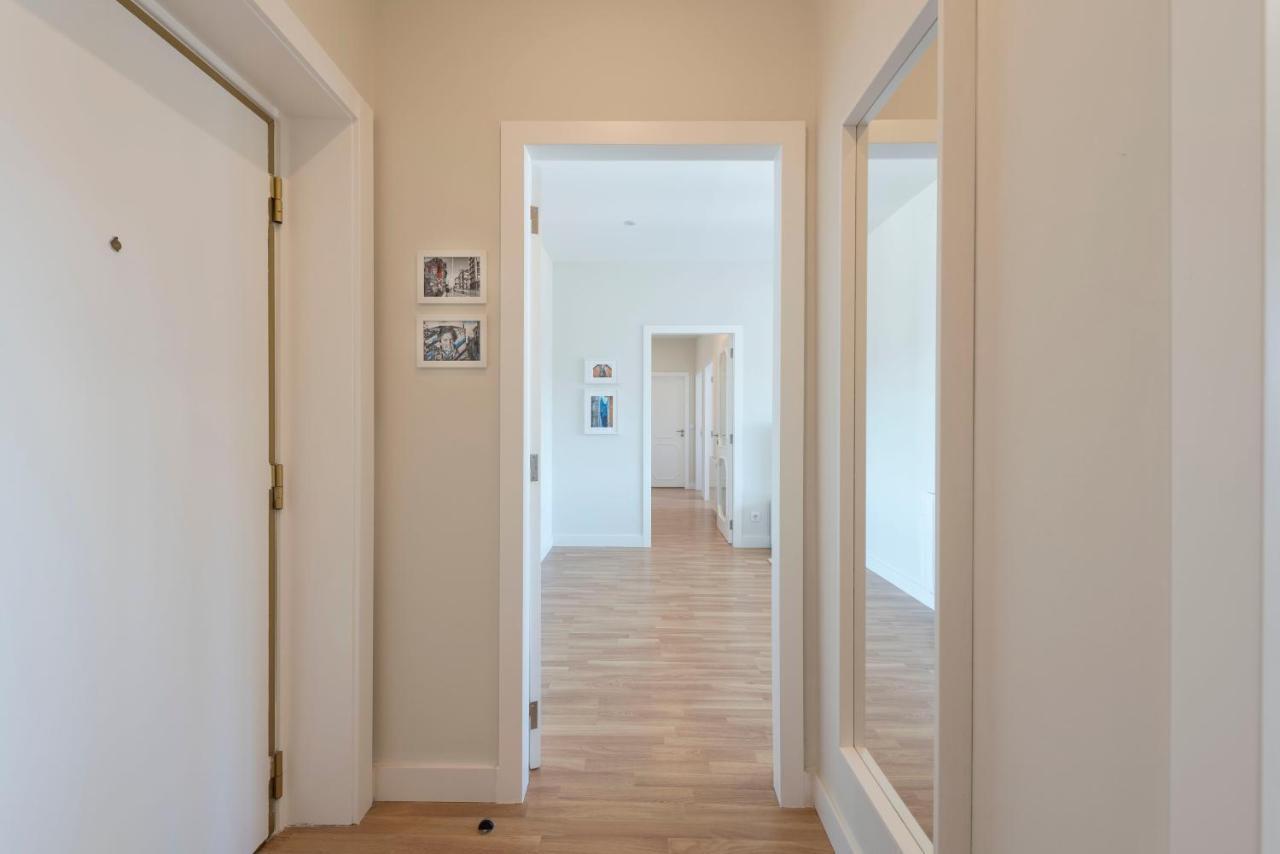 Lovelystay - Downtown Modern 2br Flat With Free Parking * Porto