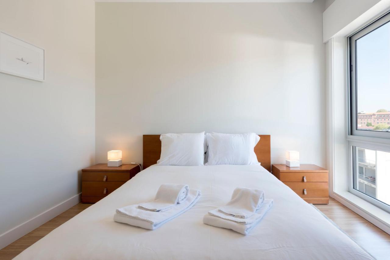 Lovelystay - Downtown Modern 2br Flat With Free Parking * Porto