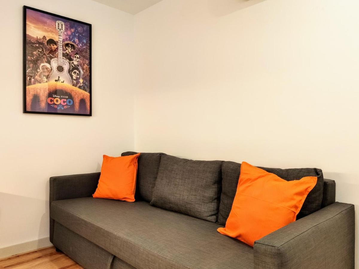 Apartment Bombarda Cinema