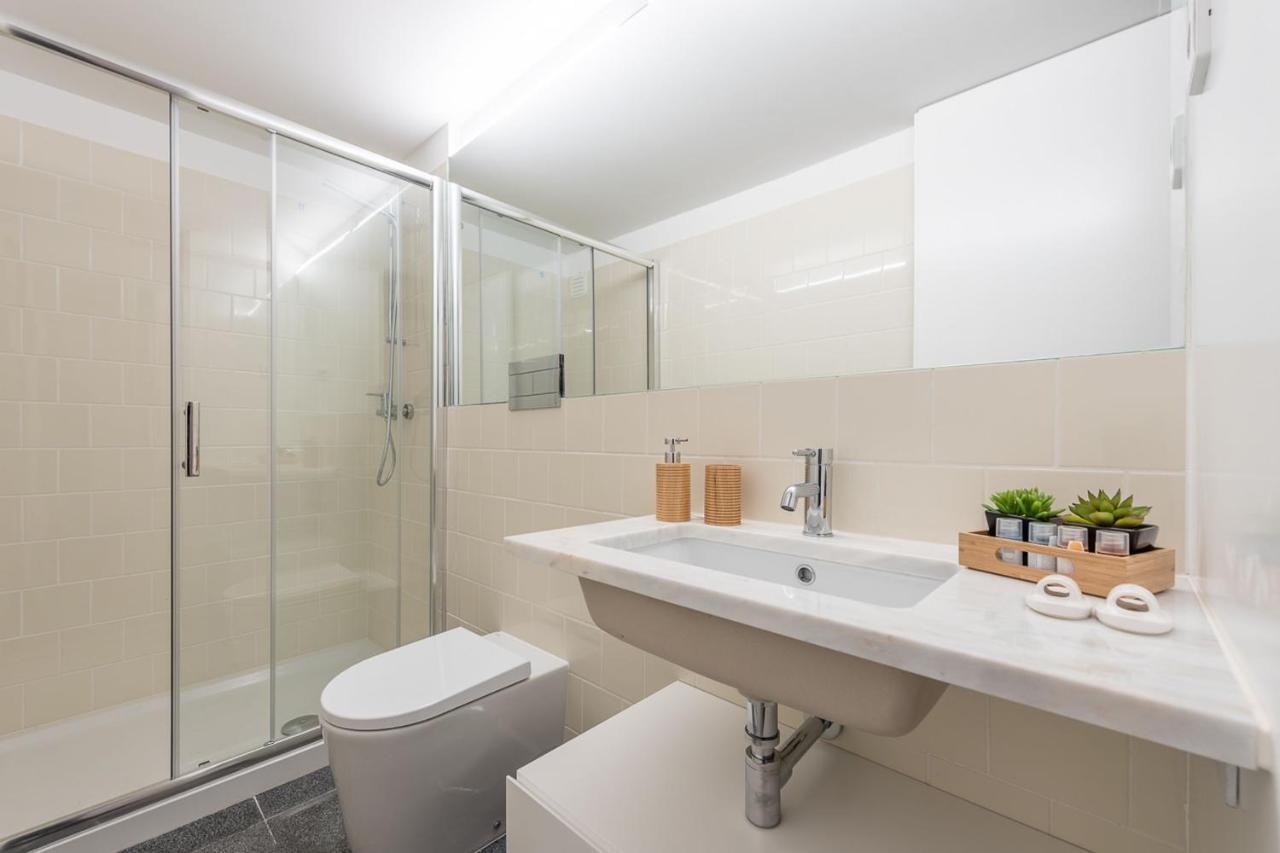 Lovelystay - Windows With Ac By Station Porto