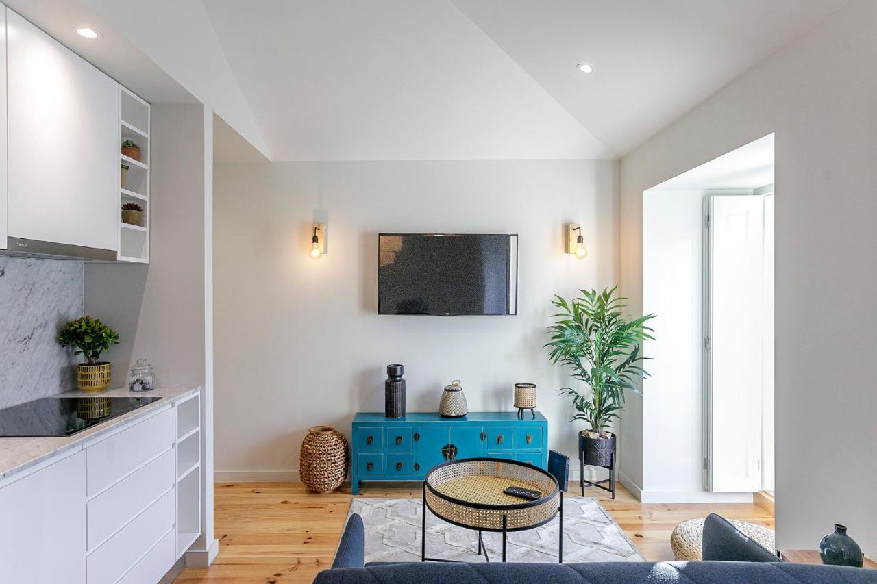 Lovelystay - Downtown With Pool, Ac And Balcony Apartment Porto