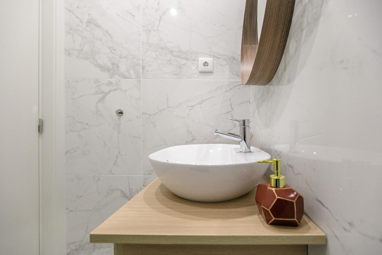 Apartment Lovelystay - Downtown With Pool, Ac And Balcony Porto