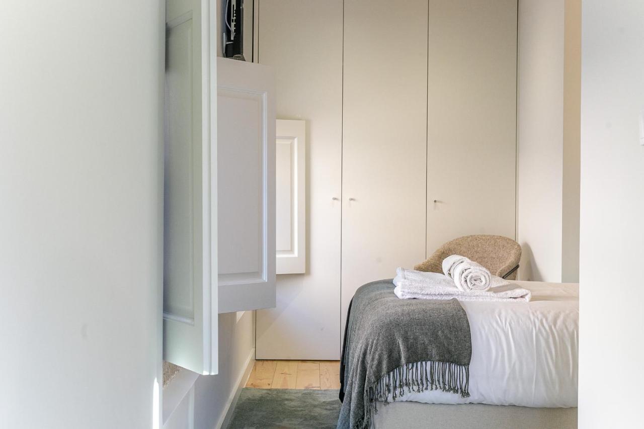 Lovelystay - Downtown With Pool, Ac And Balcony