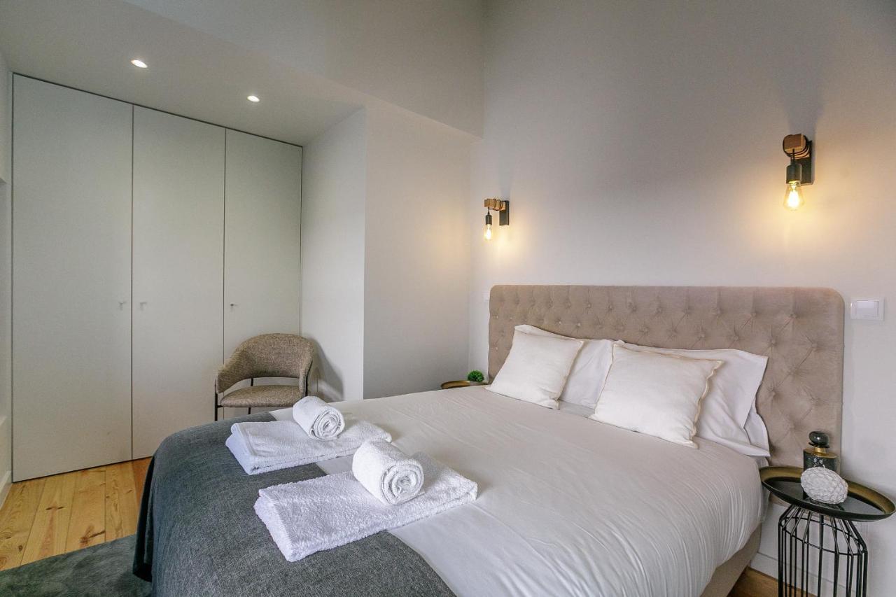 Lovelystay - Downtown With Pool, Ac And Balcony * Porto