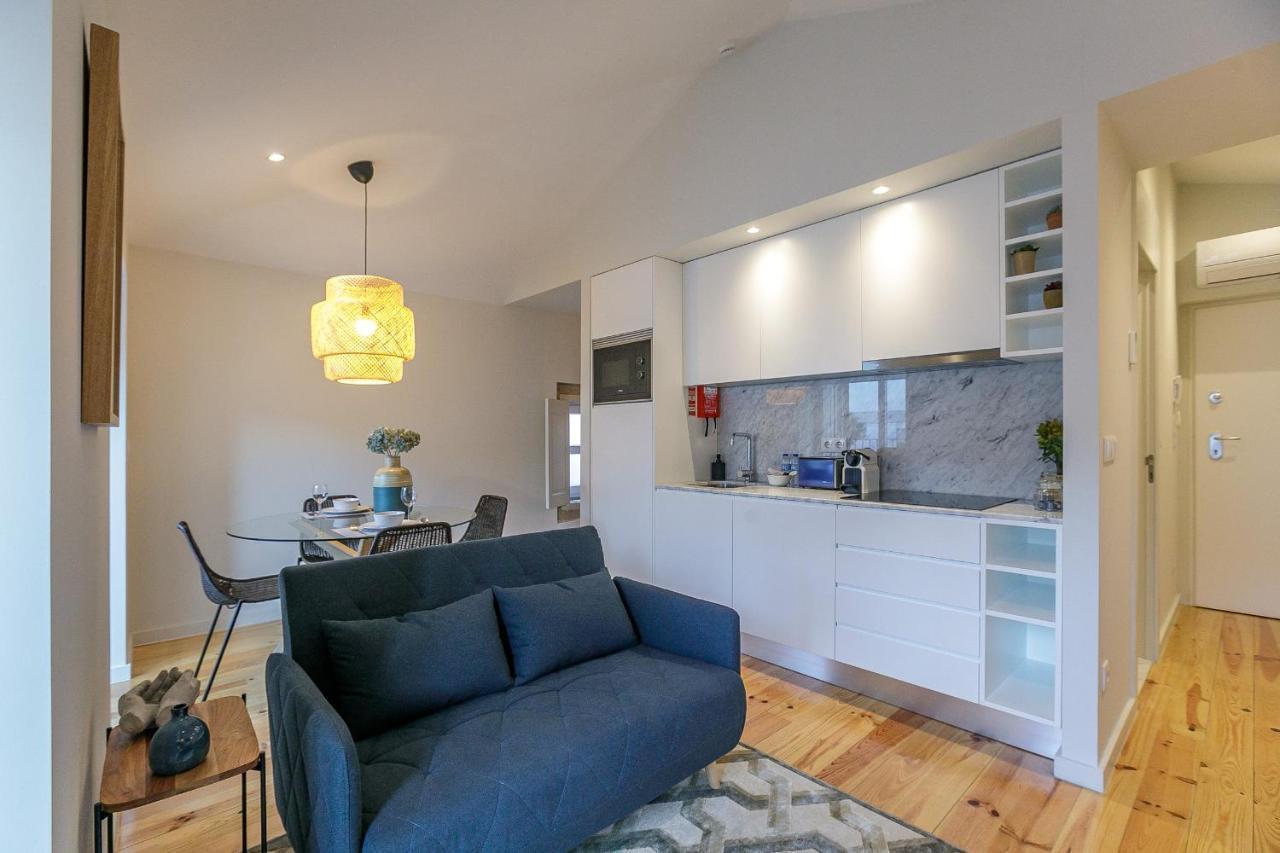 Lovelystay - Downtown With Pool, Ac And Balcony Apartment Porto