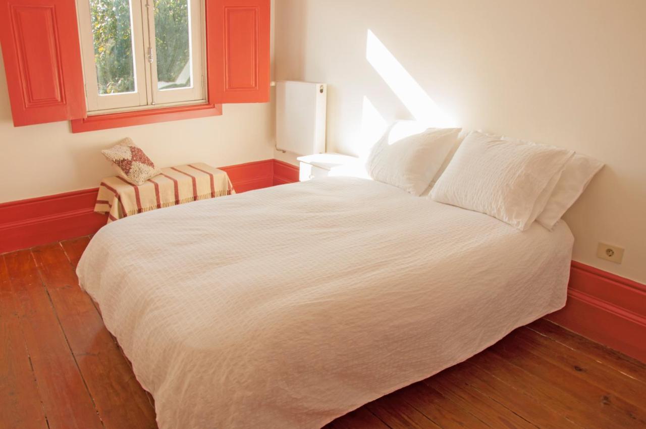 Bed & Breakfast 9:36 - *