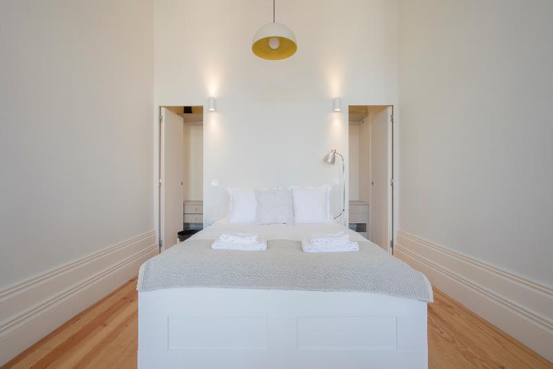 Downtown Spacious Apartment *