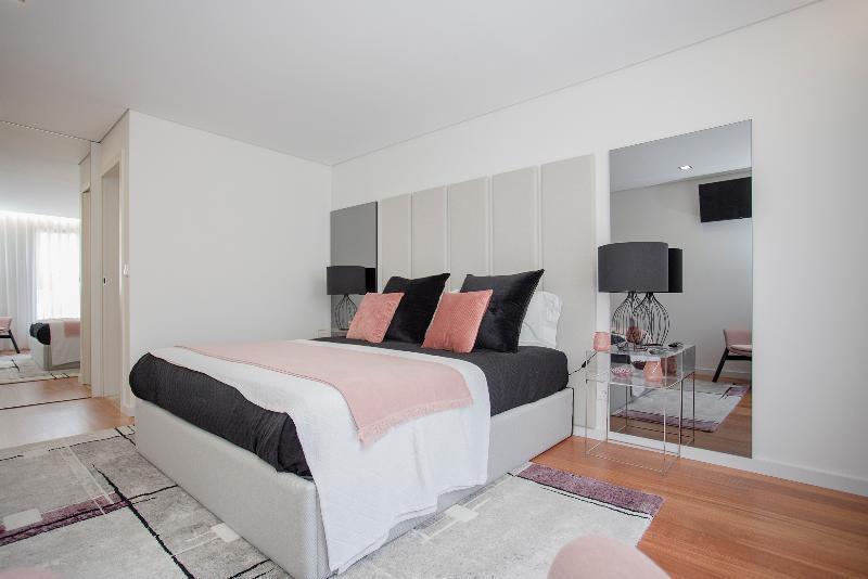 Luxury River View Apartment