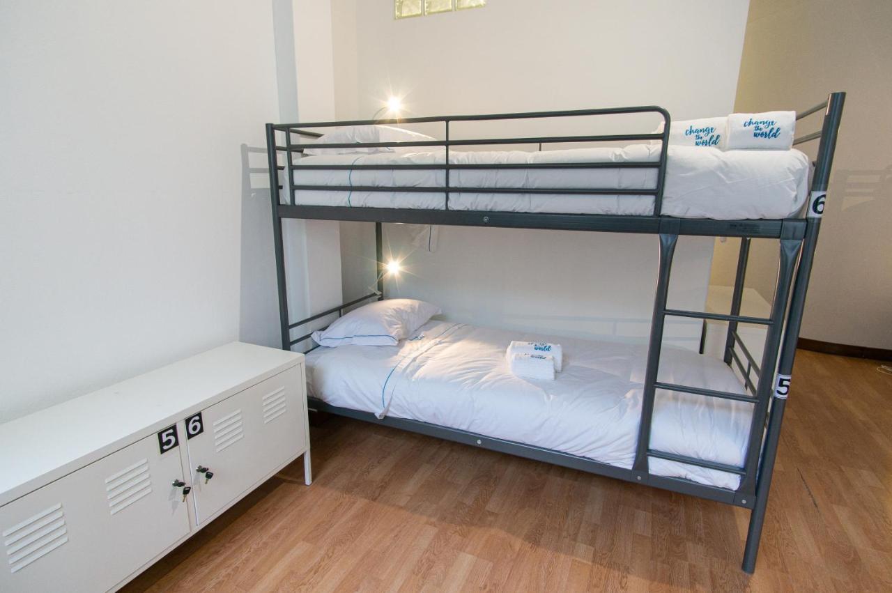 Change The World - - Santa Catarina Hostel Porto