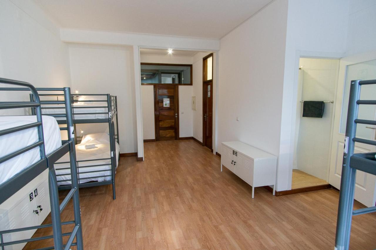 Change The World - - Santa Catarina Hostel Porto