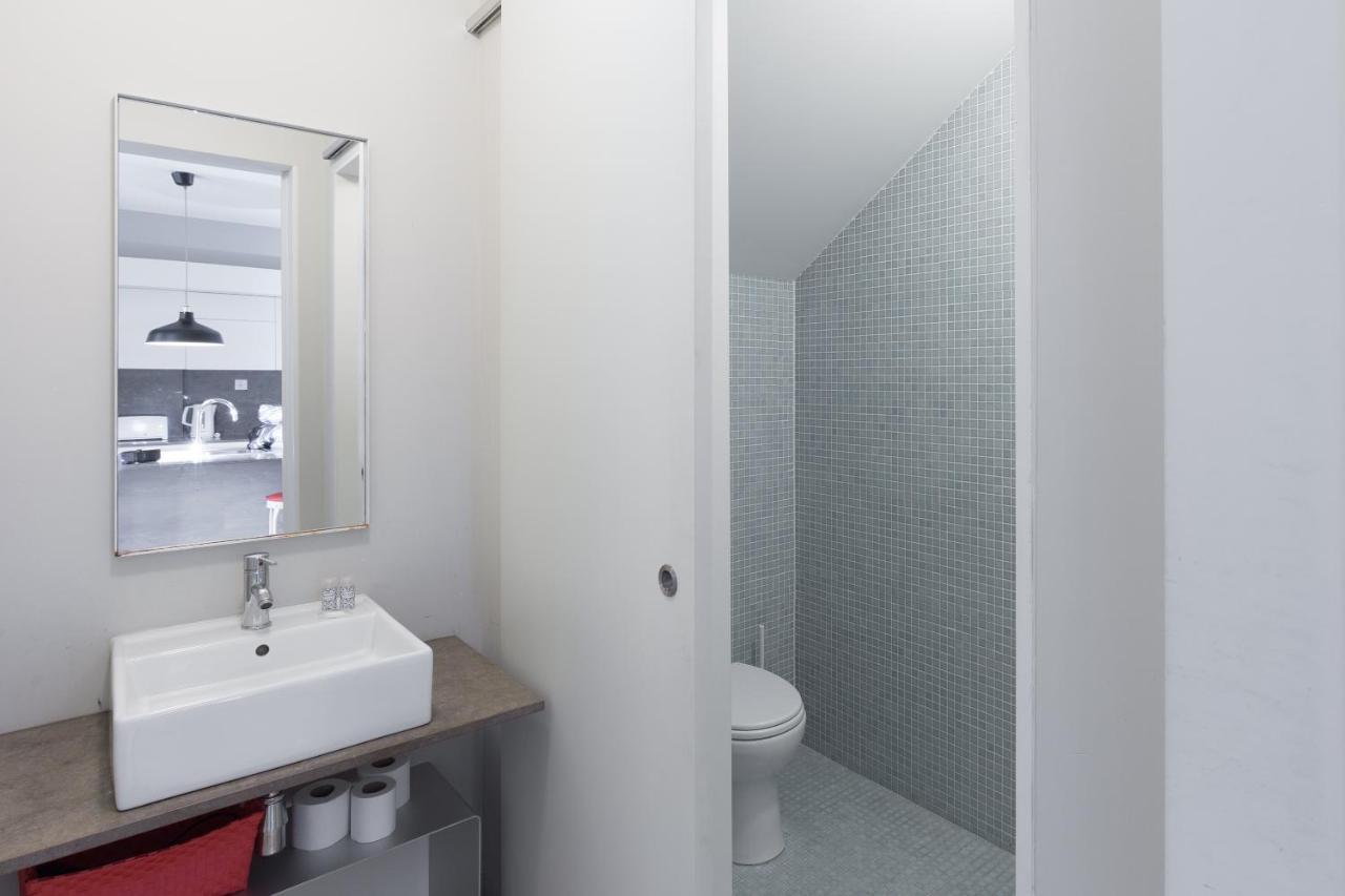 By Pcale Apartment
