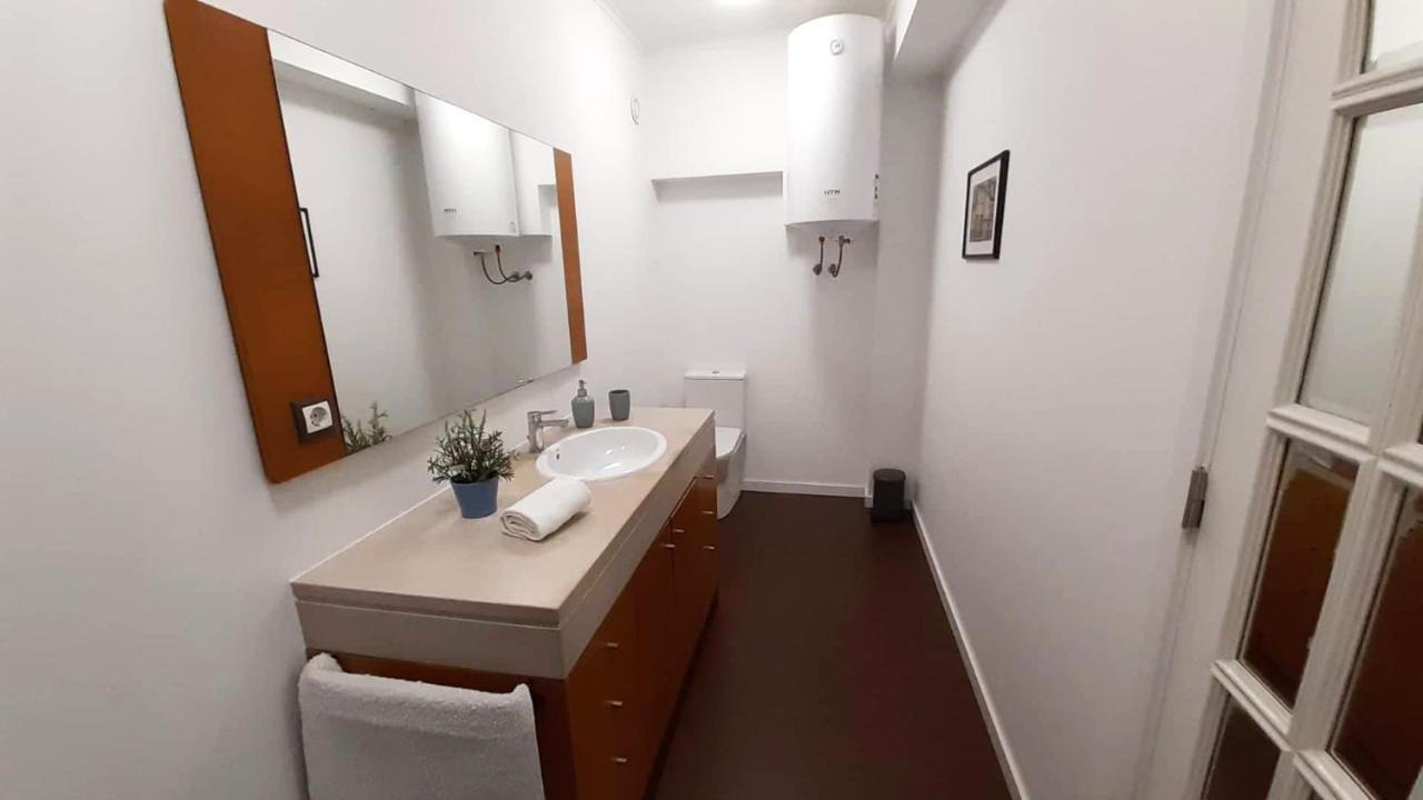Downtown Main Str Apartment *