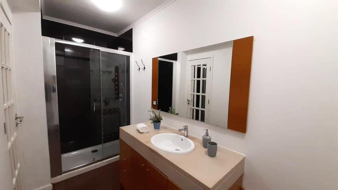 Downtown Main Str Apartment