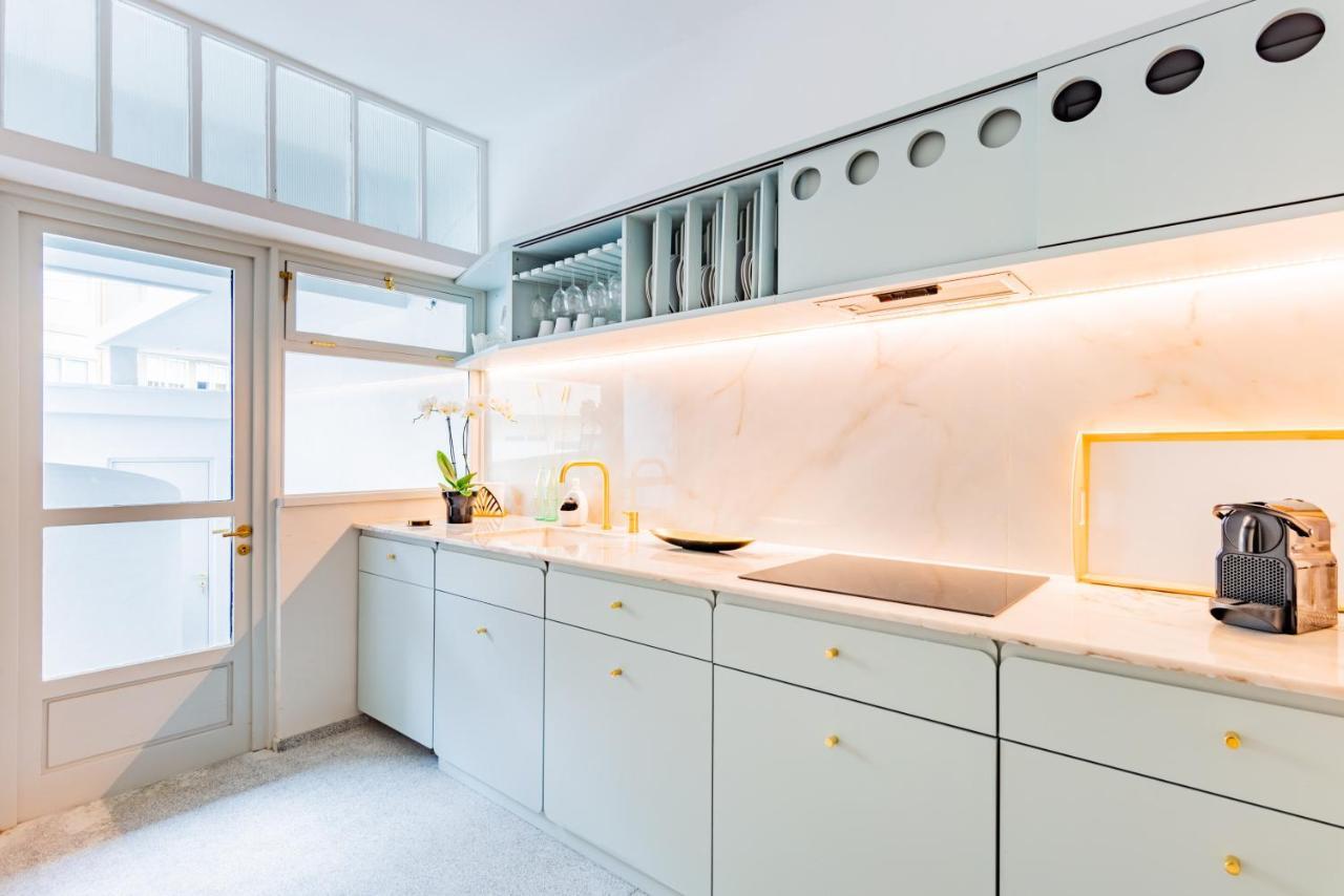 Unique Modernist Duplex & Parking Apartment *