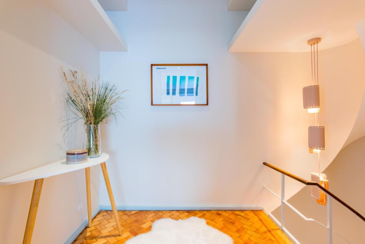 Unique Modernist Duplex & Parking Apartment *