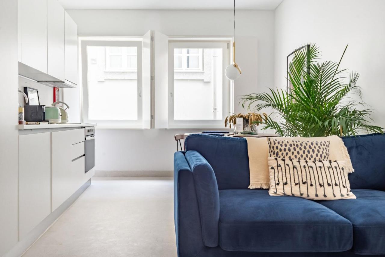 Decompress At A Tranquil, Minimal Urban Oasis With An Edge Apartment Porto