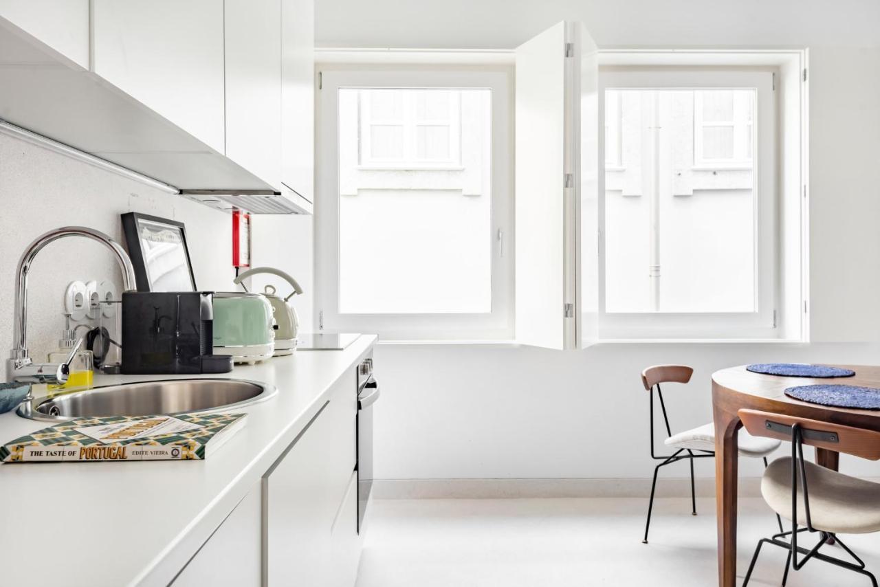 Decompress At A Tranquil, Minimal Urban Oasis With An Edge * Porto