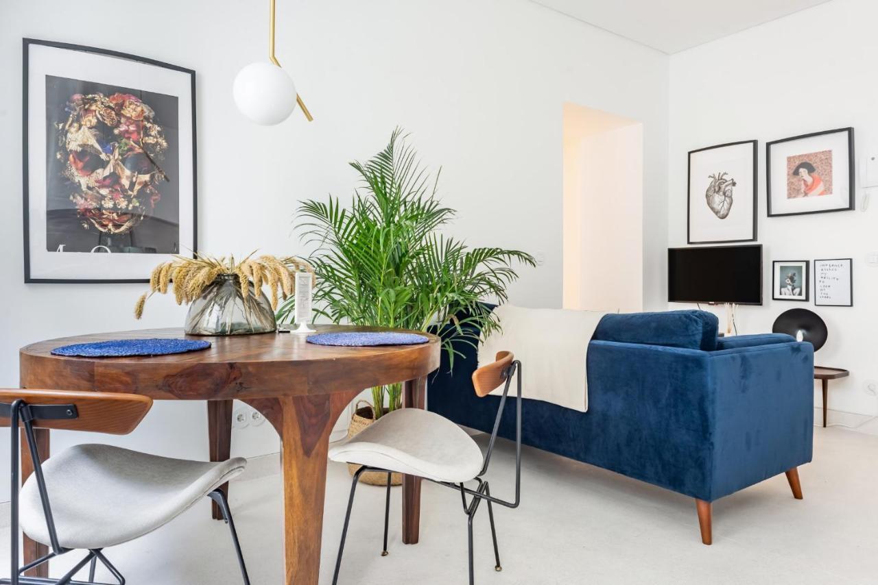 Decompress At A Tranquil, Minimal Urban Oasis With An Edge Apartment Porto